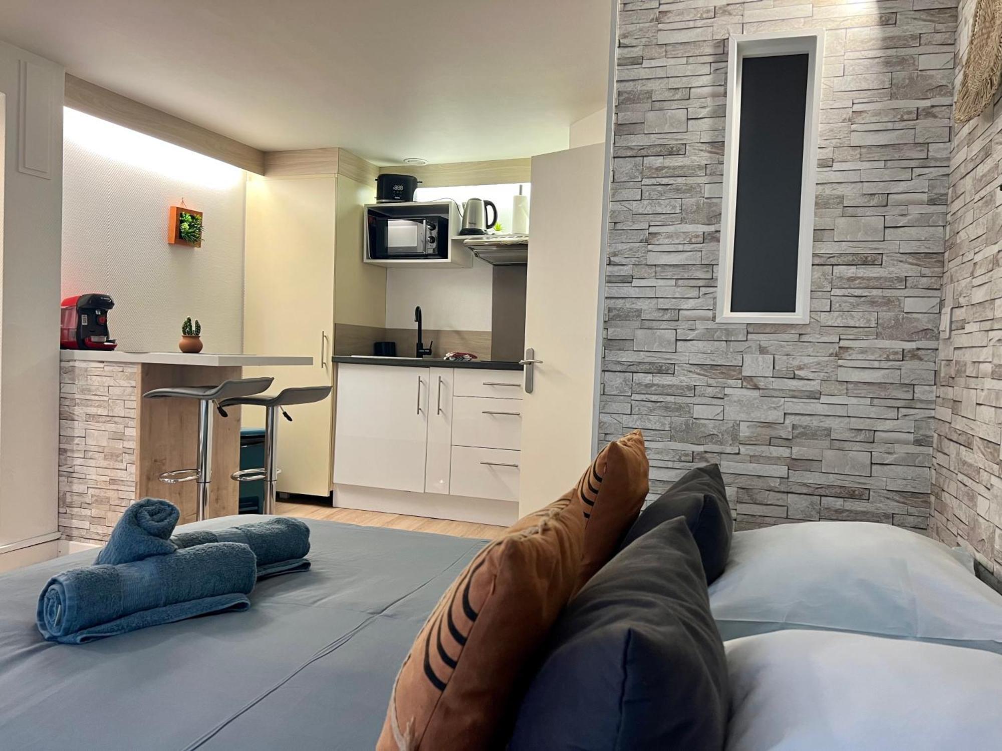 Casa Cloutiers #1, #2 & #3 - Jolis Studios - Emplacement Ideal Hyper Centre Brive エクステリア 写真